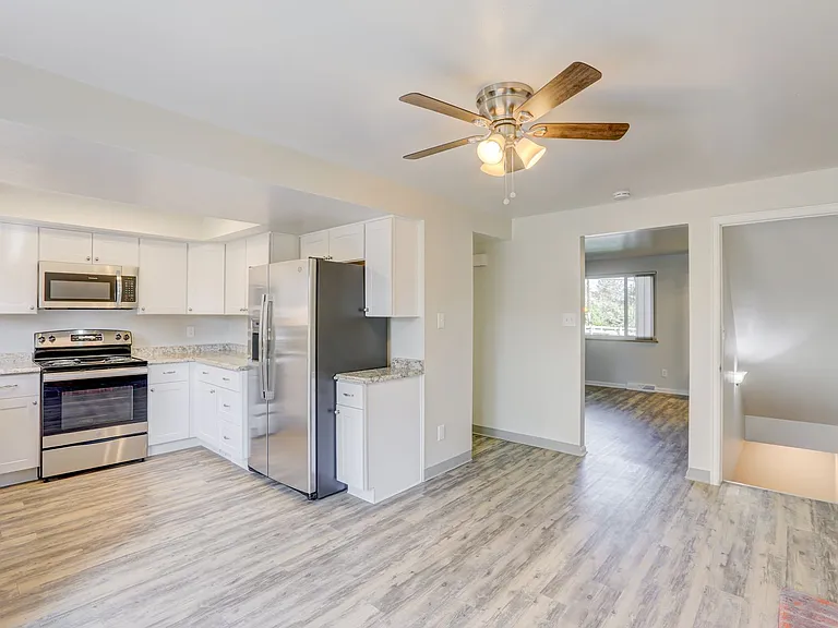Applewood Crest Townhomes & Apartments — Photo 68