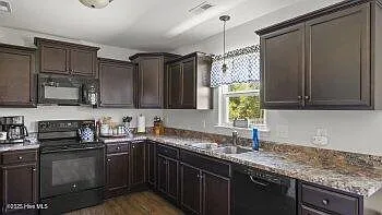 310 Vintage Ct — Photo 15