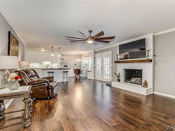 2nd image of 4613 Stonehill Ln