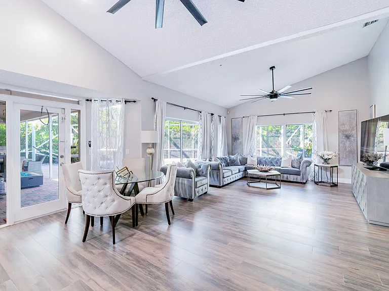 15835 Meadow Wood Dr — Photo 11