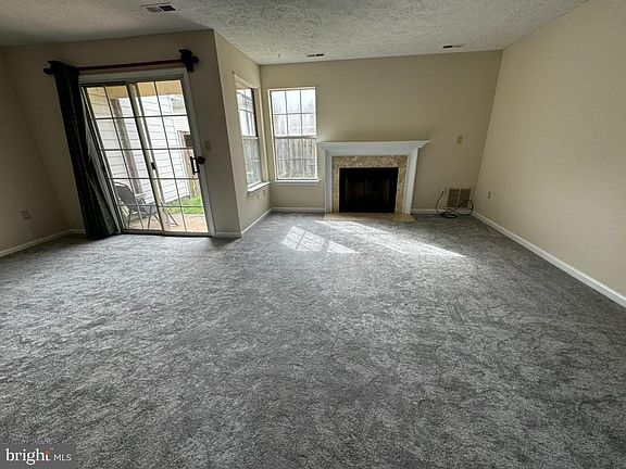 3rd image of 424 Cromwell Ct