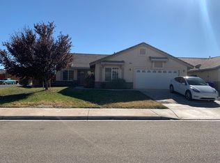 16023 Holly Brook Ln, Victorville, CA 92395