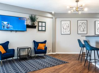 Latitude 72, Kansas City, MO 64118