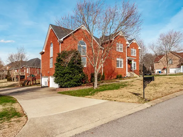 135 N Wynridge Way, Goodlettsville, TN 37072