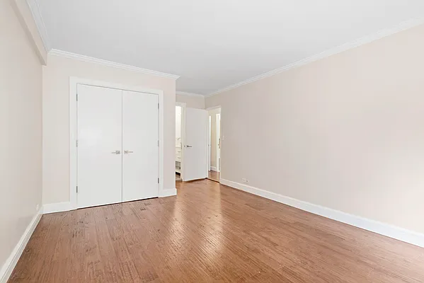 Rented by New York Casas Ltd. | media 13