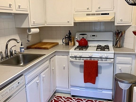 3rd image of 146 Edinboro St #146