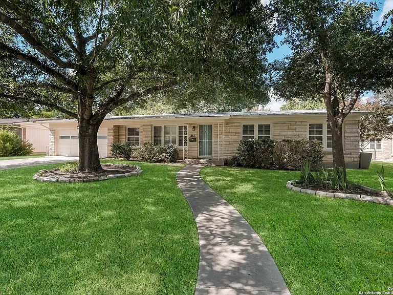 255 Millwood Ln — Photo 16