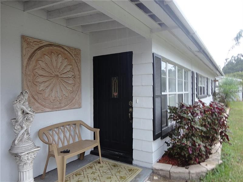 1st image of 745 Manor Dr W