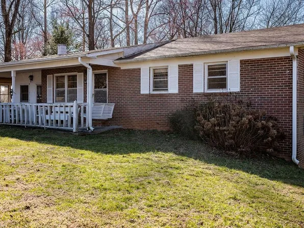 601 Gillespie St, Dobson, NC 27017