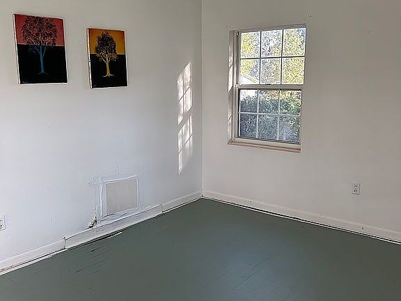 5th image of 585 NW Holiday Dr