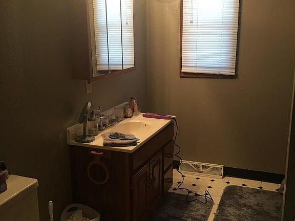 4th image of 2228 Carney Ave