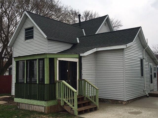 2nd image of 313 S 1st St