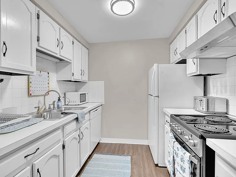225 Charter Oaks Dr #3 — Photo 11