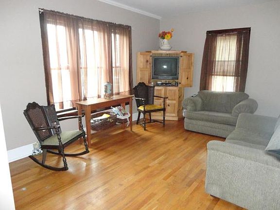 3rd image of 223 Saginaw St