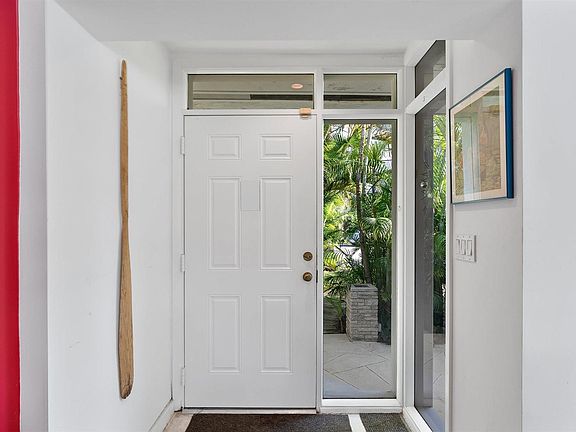 4th image of 1641 Poinsettia Drive