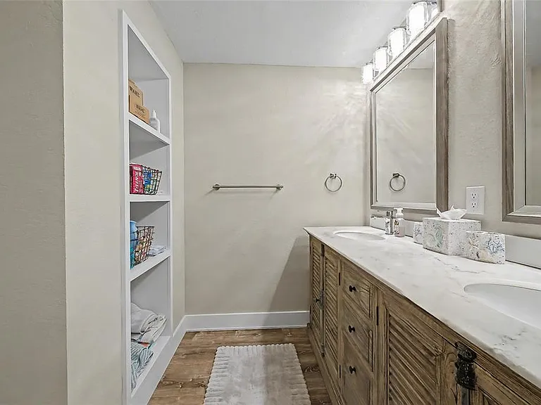 5408 Eagles Point Cir #302 — Photo 25