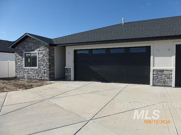 2nd image of 707 & 709 Cheri Ct