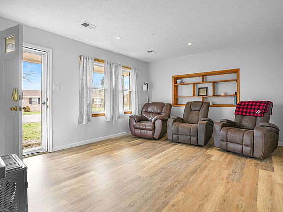5th image of 91 Lakeview Dr
