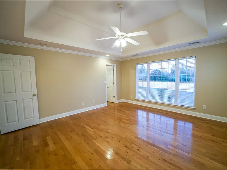 211 Silk Tree Trce — Photo 6