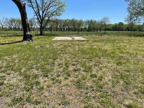 115 W 7th St, Erie, KS 66733