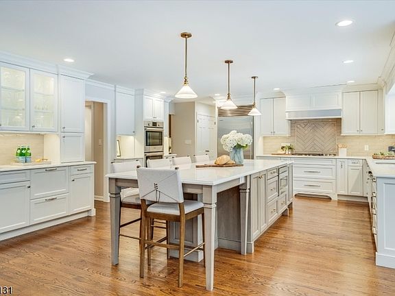 4th image of 7 Colonial Way