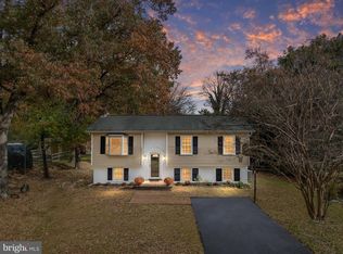 7963 Oak Rd, Pasadena, MD 21122