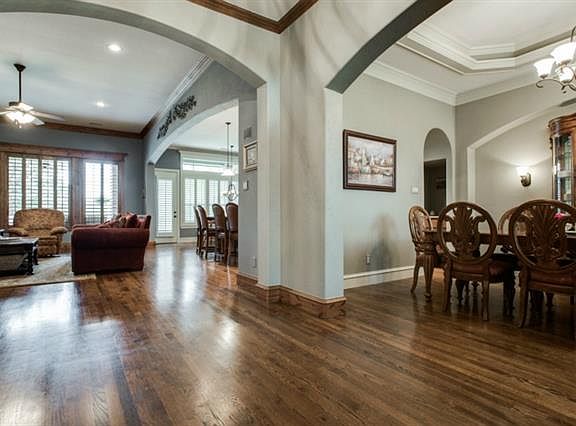 3rd image of 8260 Steeplechase Cir