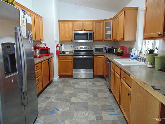 4th image of 30 Maple Dr