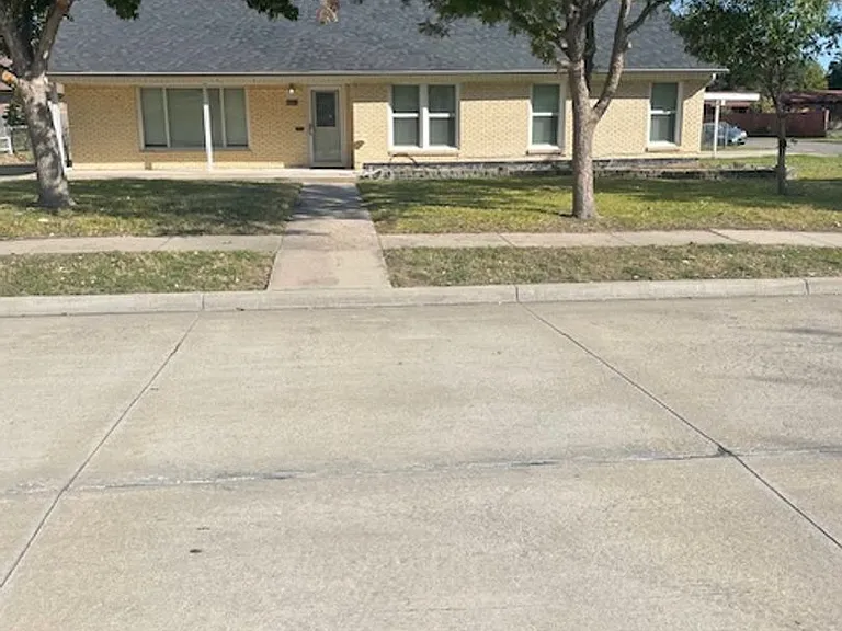 4300 Mackey Dr — Photo 1