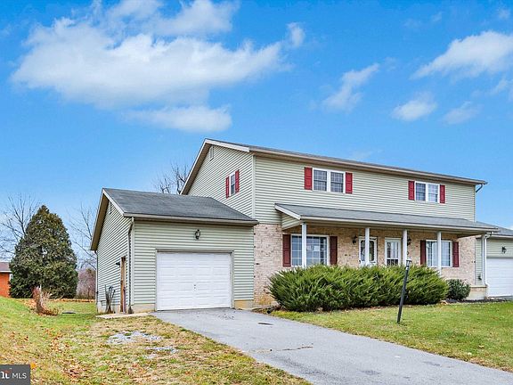 2nd image of 28 Larch Dr
