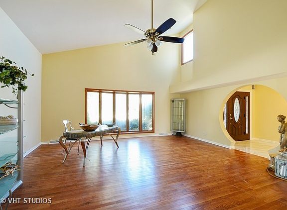 3rd image of 416 Parkview Ct