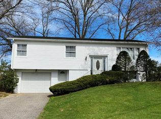 9 Woodcrest Ct, Chicopee, MA 01020