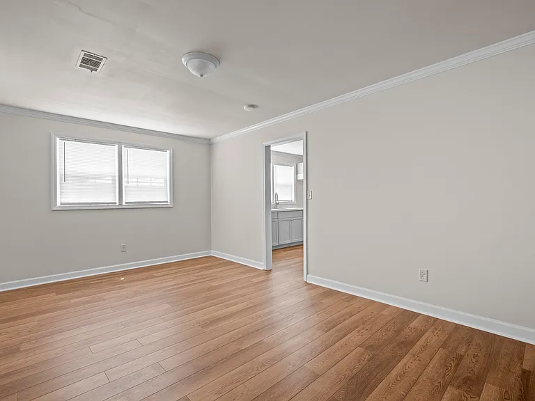 2214 Van Buren Ave #B — Photo 4