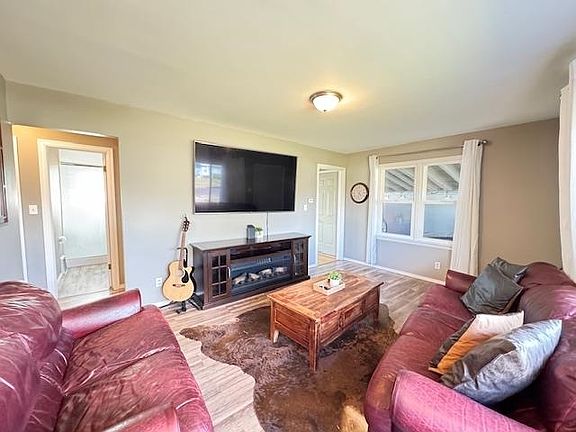 3rd image of 528 E Joseph Ave