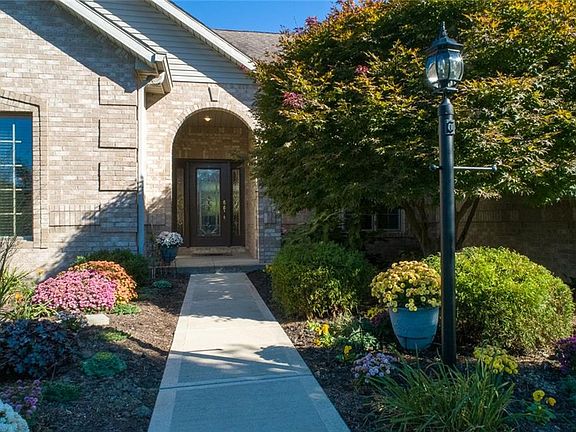 3rd image of 404 Wintergreen Dr