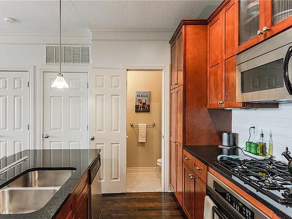 5th image of 2932 Walnut St