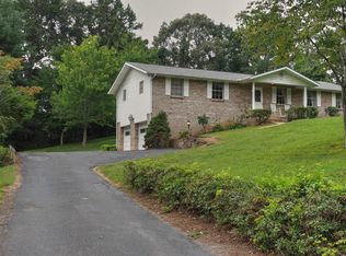 7588 Glastonbury Rd, Knoxville, TN 37931