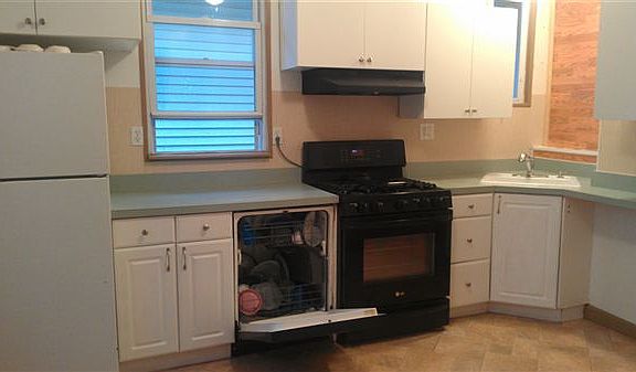 Eat-in kitchen (dishwasher)