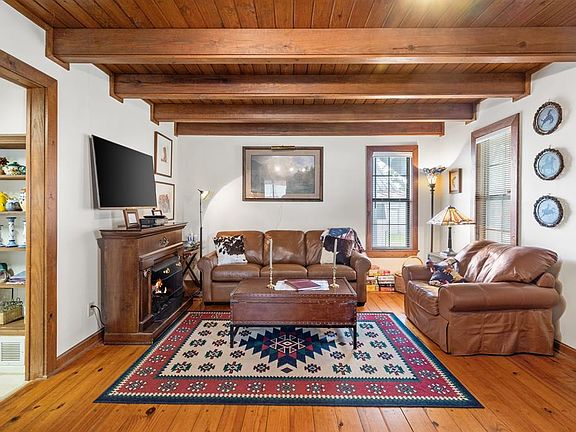 5th image of 406 N Acorn St