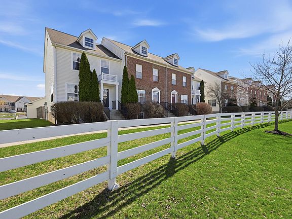 5th image of 978 Hartford Village Blvd