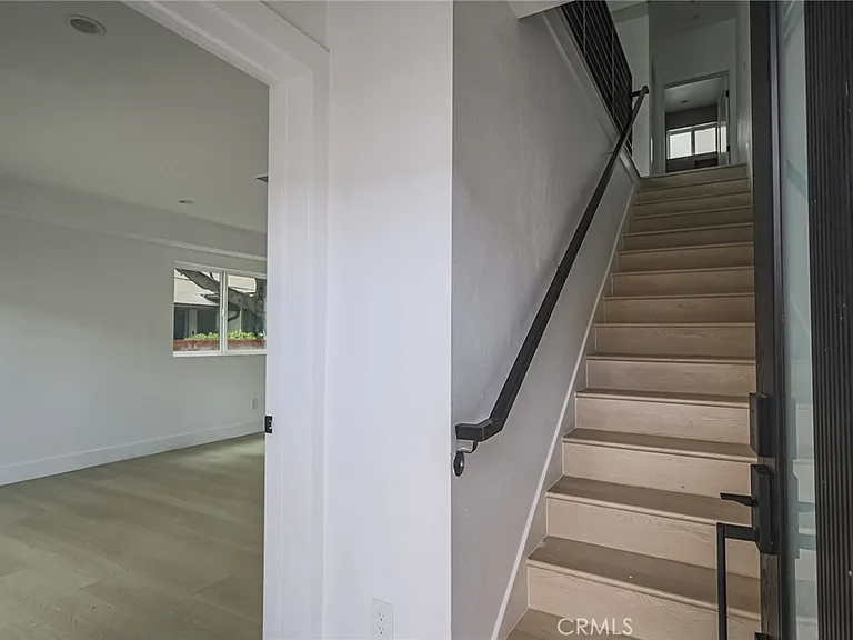 11810 Gilmore St — Photo 7