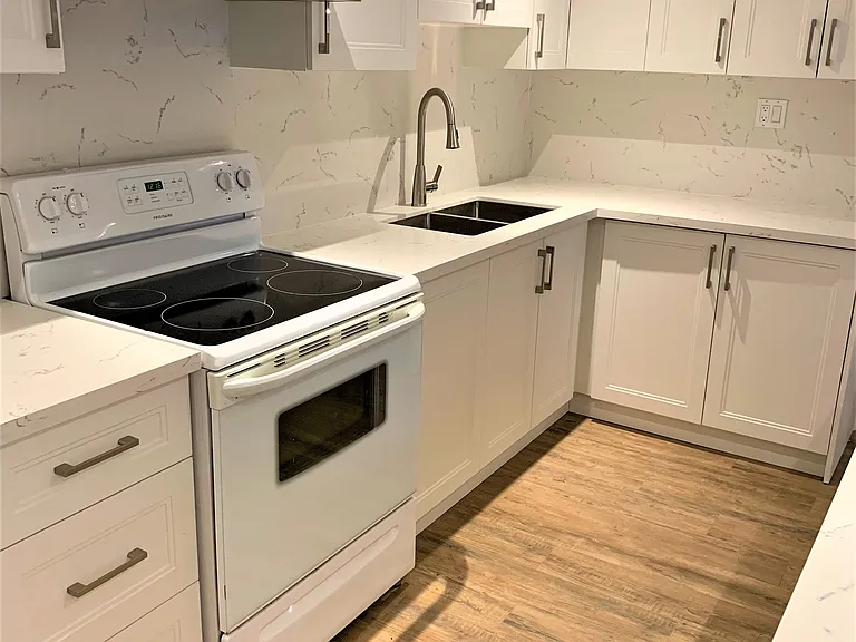 64 Mary Elizabeth Cres #BASEMENT — Photo 7