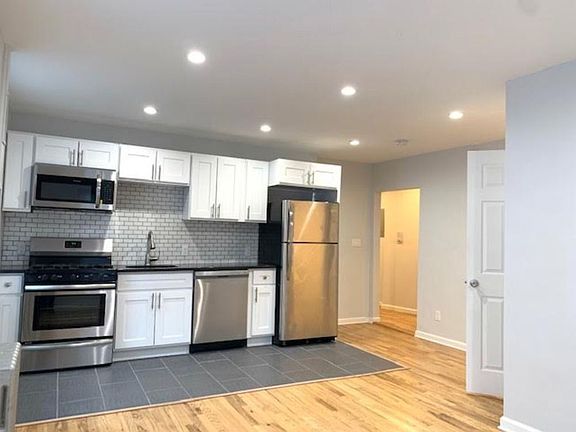 3rd image of 609 45th St #1