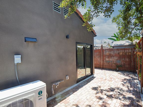 5th image of 622 Isabel St