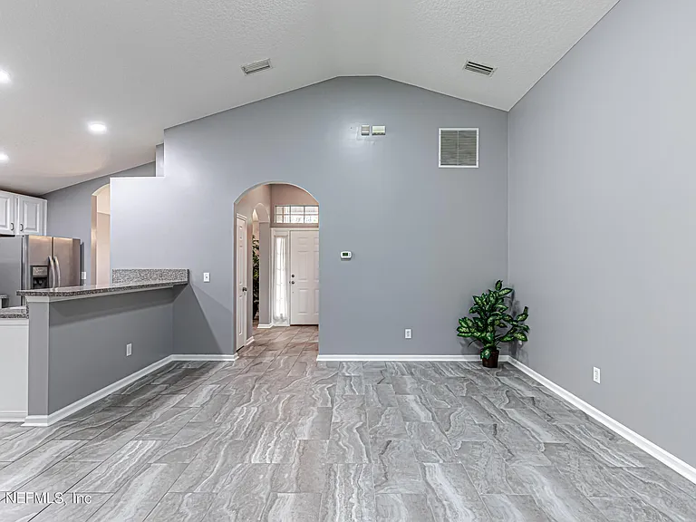 2243 Trailwood Dr — Photo 16