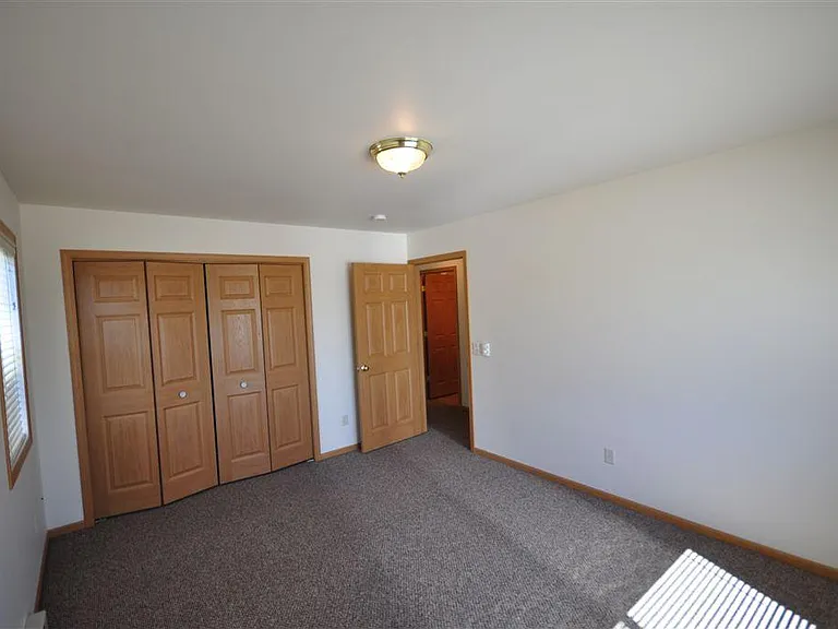 729 Van Es Pkwy — Photo 2
