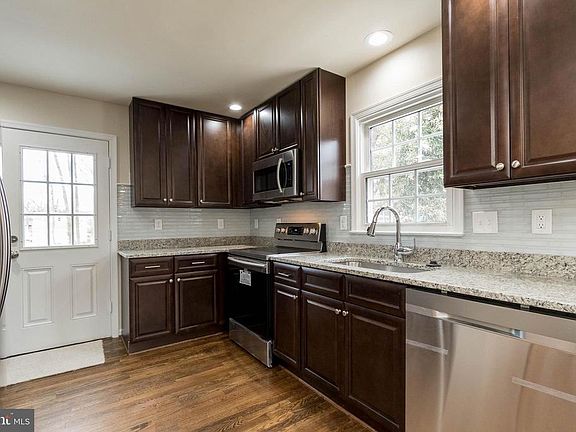 4th image of 1308 Brice St
