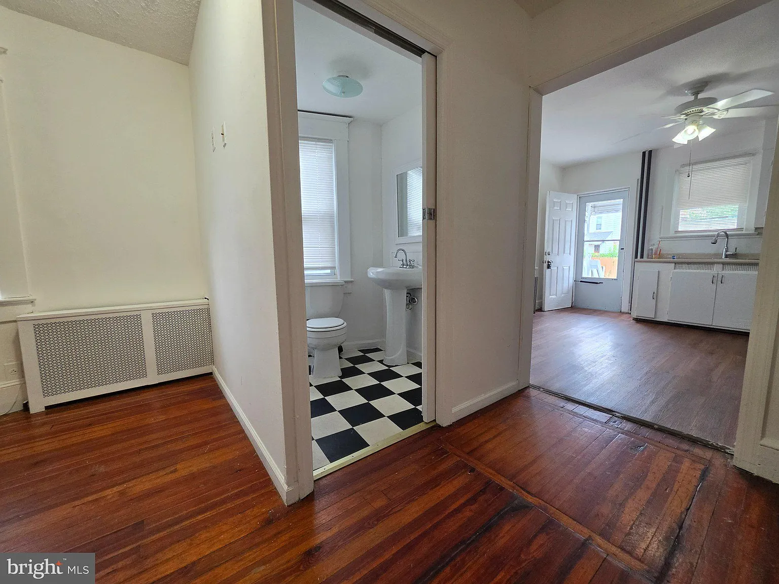 3 bed, 1.5 bath, 1132 sqft, $2,350 — Photo 3