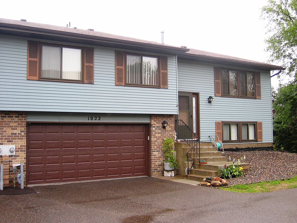 2nd image of 1022 121st Ln NE
