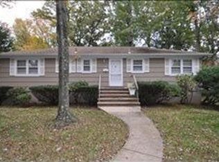 34 Falcon Rd, Livingston, NJ 07039